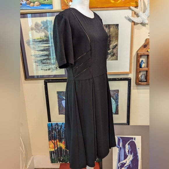 Gorgeous Taylor Classic Peekaboo Black Dress Size 10 - Picture 7 of 15